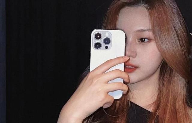 VIVIZ 엄지