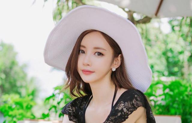 Swimwear model__Son-Yoon-Joo