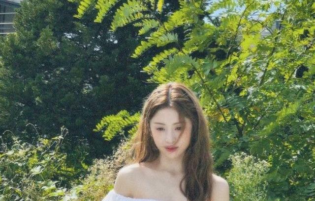 LE SSERAFIM YUNJIN