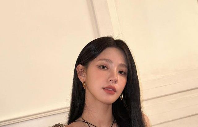 아이들 미연 섹시한 블랙 끈 민소매 드레스