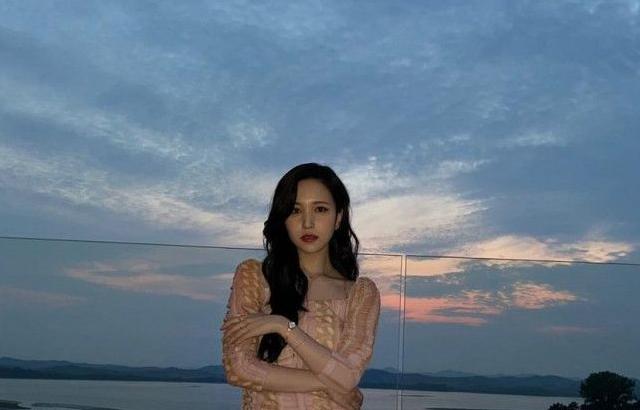 TWICE MINA