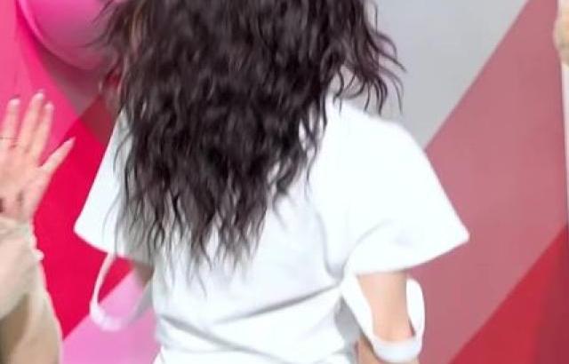 탄탄한 속바지 뒤태 프로미스나인 이새롬