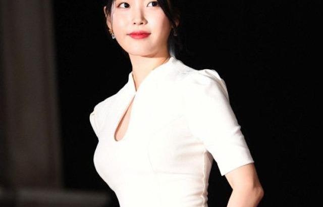 오늘은배우 이지은 드레스