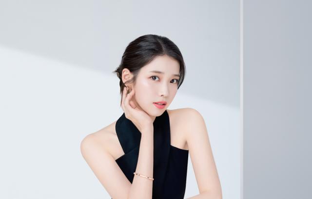 핑크 미니드레스 미친 미모 아이유