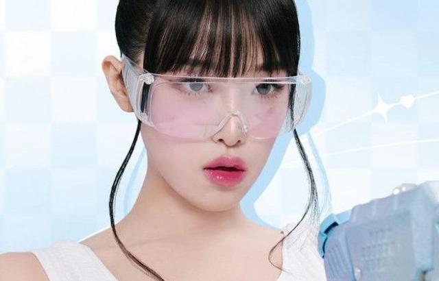 최예나 릴리바이레드