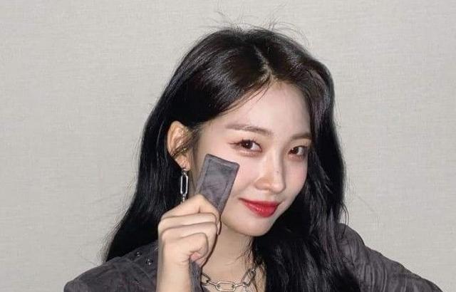 EVERGLOW Sihyeon