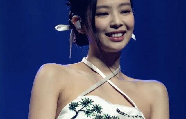 BLACKPINK JENNIE