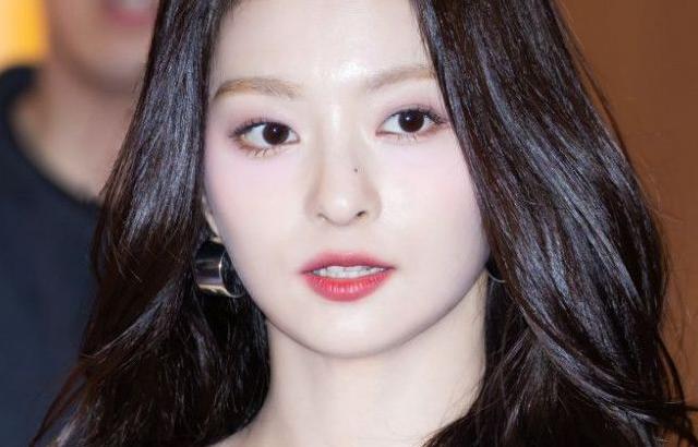 이나경 (프로미스나인)