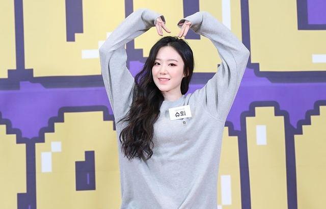 검은 머리가 잘 어울리는 슈화