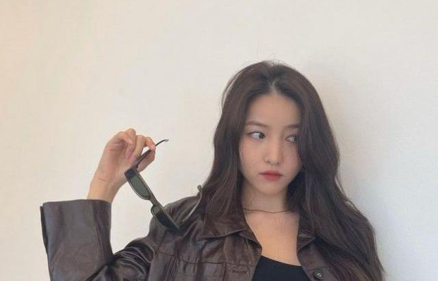 바이커쇼츠에 가죽자켓 여자친구 소원