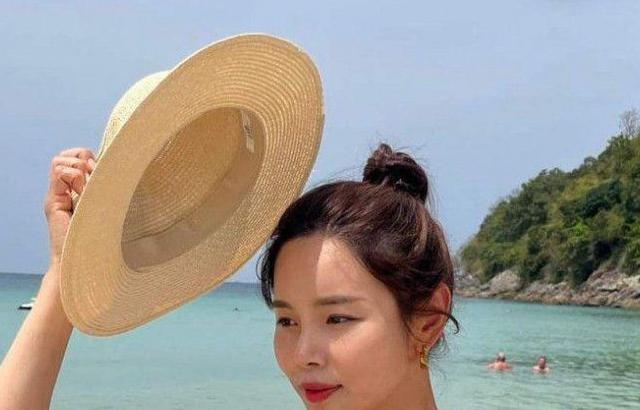 조정민 레드 비키니