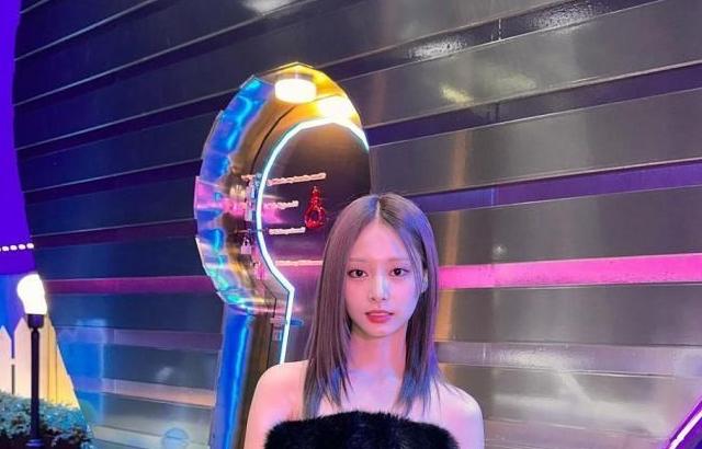 트와이스 쯔위 오프숄더