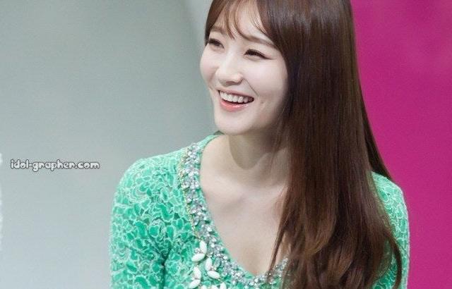 뽀얀 민경이..