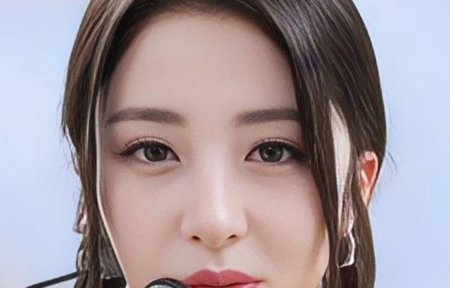 LE-SSERAFIM Yunjin