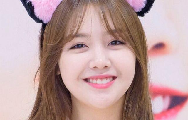 민아
