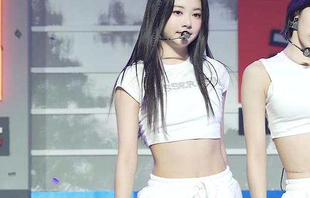 LE SSERAFIM Eunchae