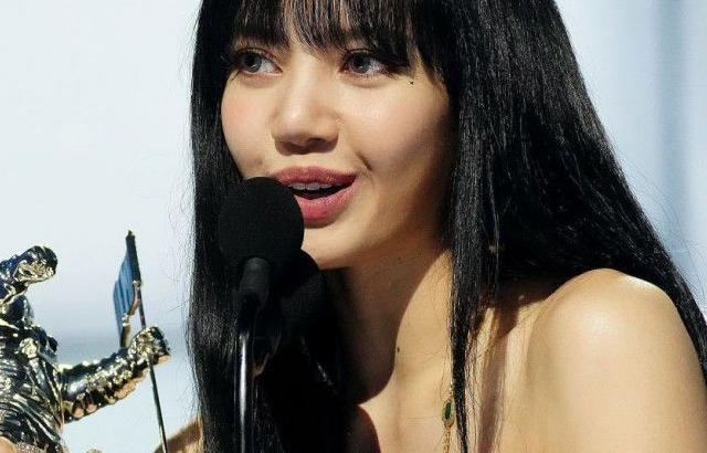 BLACKPINK LISA