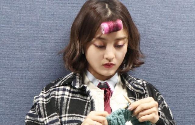 뜨개질 하는 지효