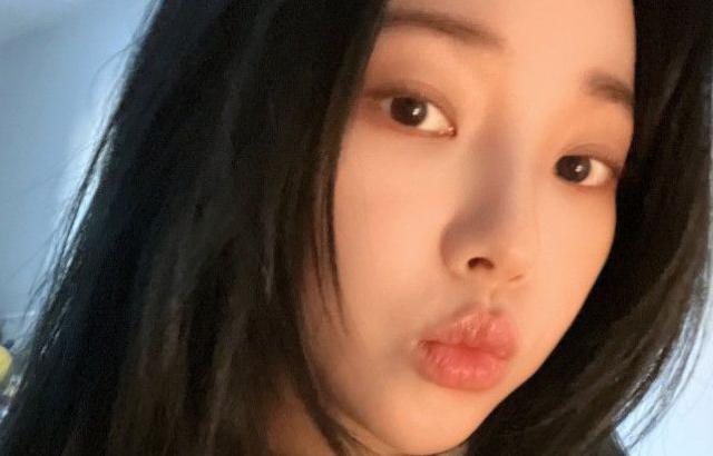 골지 니트 셀카 에스파 카리나