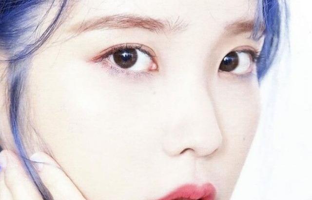 파란 아이유