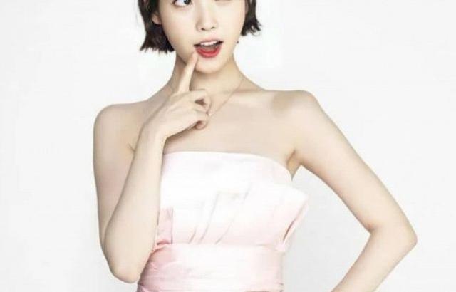 초섹시 일어서서 안자잇는 미니 핑크드레스 글래머 큐트섹시 끝판왕 아이유