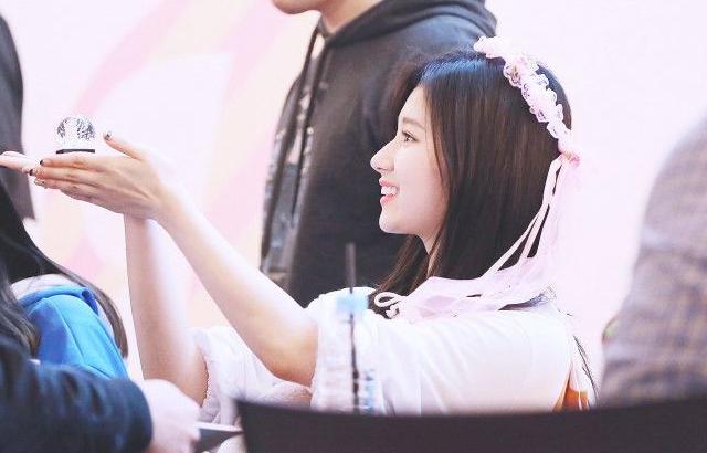 트와이스 사나