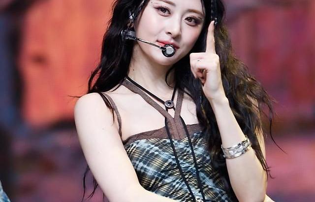 LE SSERAFIM YUNJIN