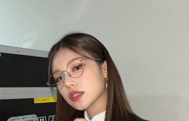 예지 인스타_안경