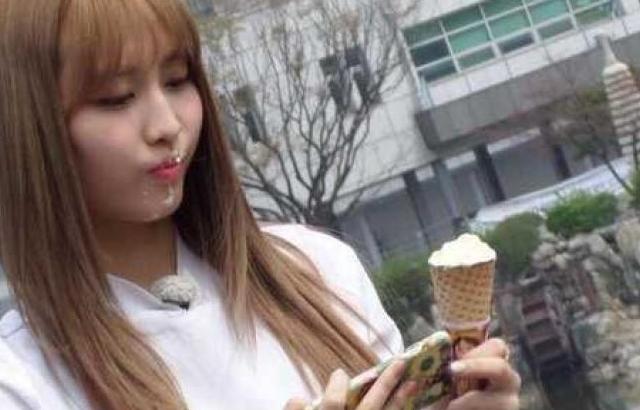 장난치는 트와이스