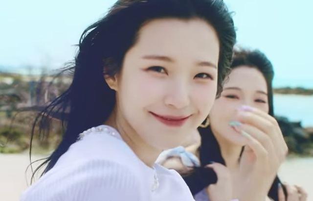 FROMIS 9  백지헌