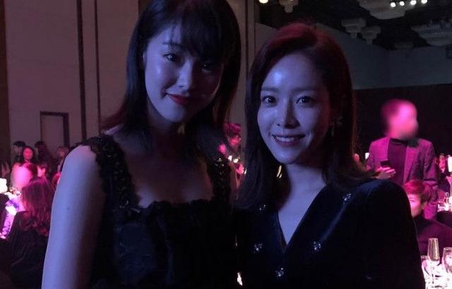 한지민 & 카라타 에리카