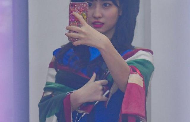 셀카 찍는 모모