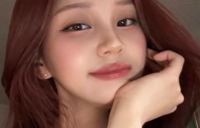 엄지 VIVIZ비비지 인별