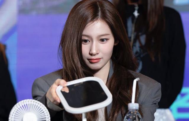 사나 미나 TWICE트와이스 251115