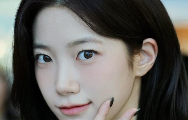 출국하는 카즈하 허윤진 (르세라핌)