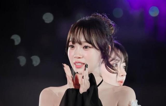 LE SSERAFIM (르세라핌) 김채원