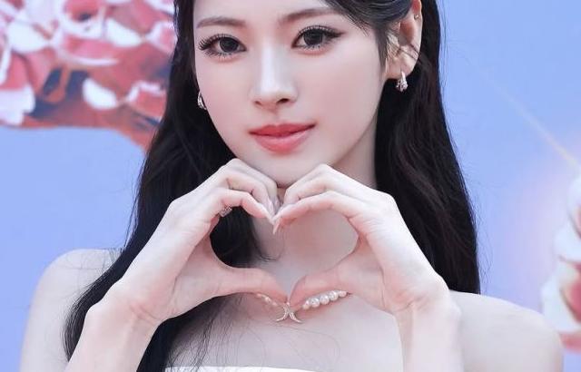 MEOVV (미야오) 안나