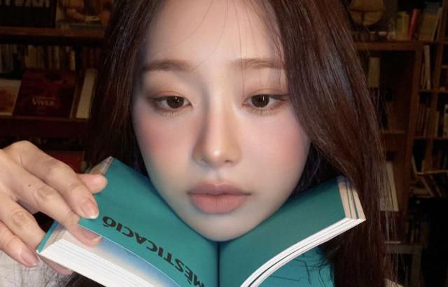 츄 CHUU The First Album [XO, My Cyberlove]