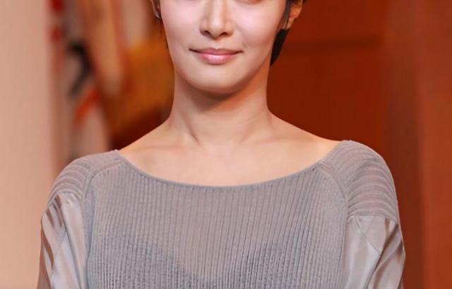 은근 브라 비치는 시스루의상 김주하 아나운서