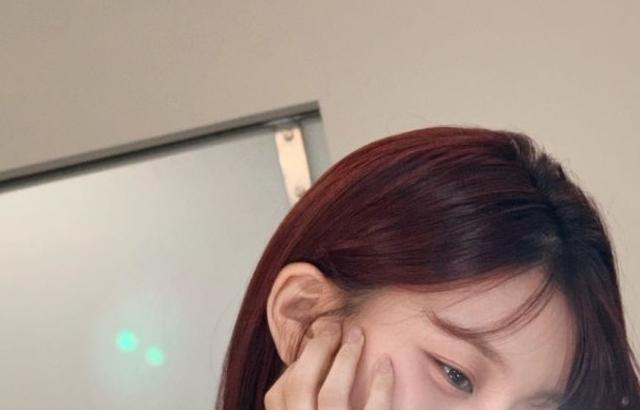 엄지 VIVIZ비비지 인별