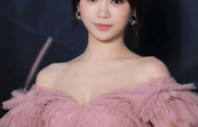 LE SSERAFIM (르세라핌) 김채원