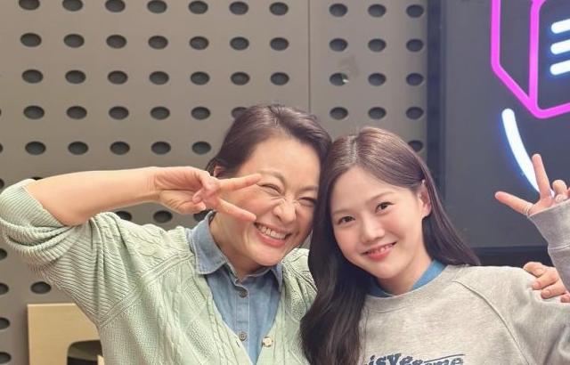 유빈 승희 오마이걸 인별/ 효정 볼륨을높여요 with 이영현/ 유빈 배텐