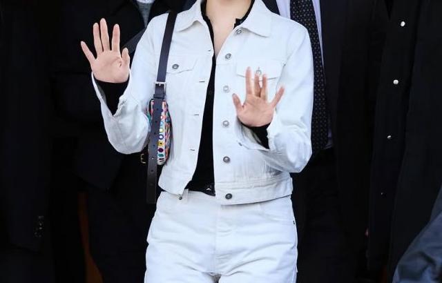 LE SSERAFIM (르세라핌) 허윤진