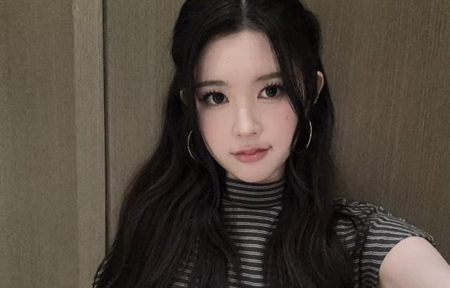 하츠투하츠 카르멘, 에이나